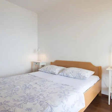 2 Bedroom Cozy In Suhi Potok, Jesenice (Split-Dalmatia)