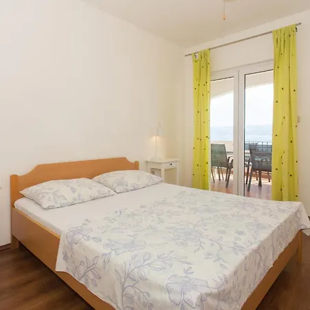 2 Bedroom Cozy In Suhi Potok, Jesenice (Split-Dalmatia)