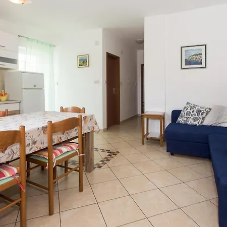 2 Bedroom Cozy In Suhi Potok, Jesenice (Split-Dalmatia)
