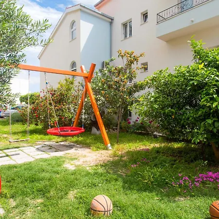 2 Bedroom Cozy In Suhi Potok, Jesenice (Split-Dalmatia)